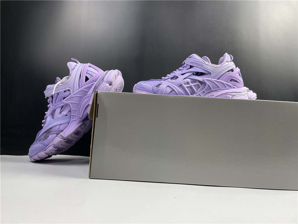 BLG sneaker track 2